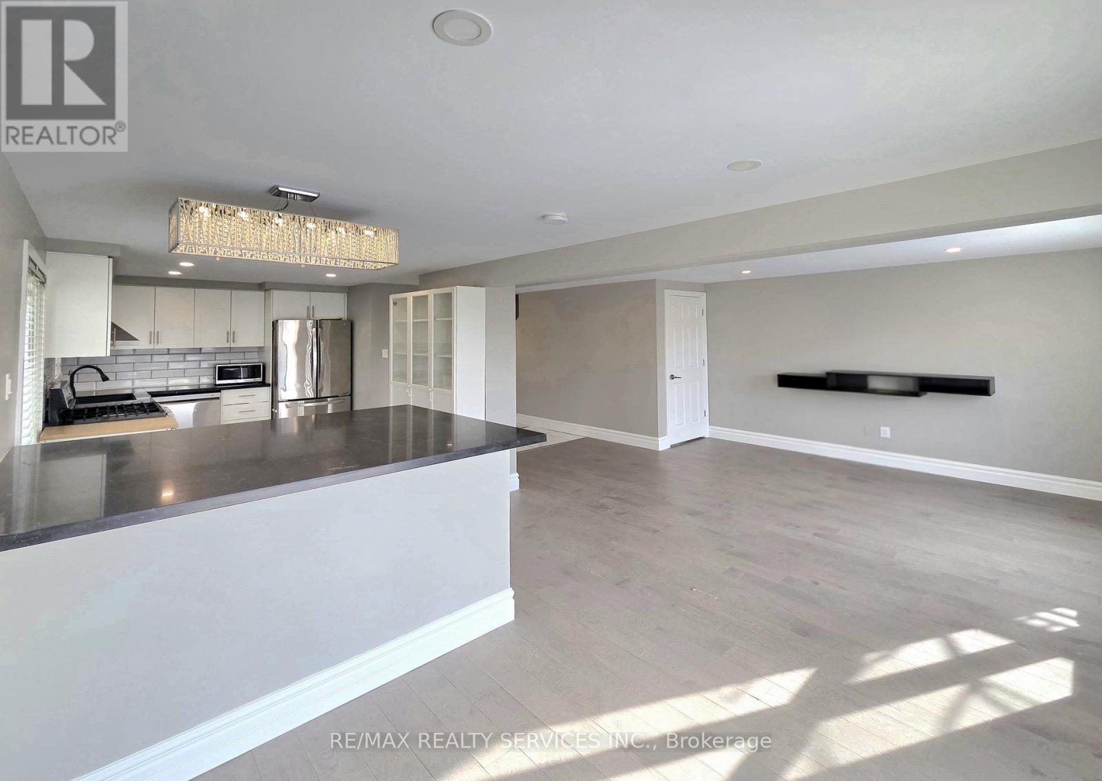 662 Elgin Street N, Cambridge, ON - Indoor