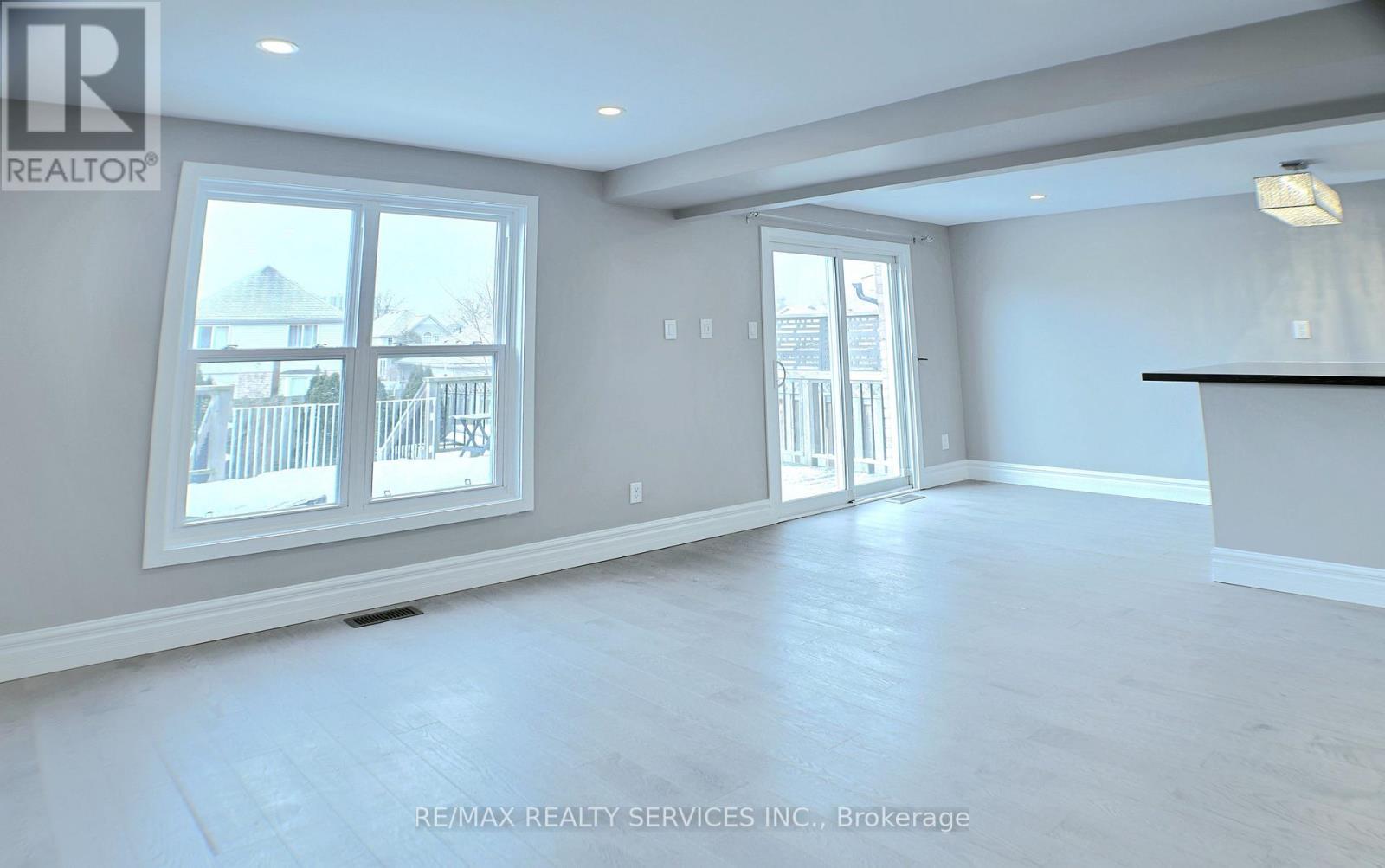 662 Elgin Street N, Cambridge, ON - Indoor Photo Showing Other Room