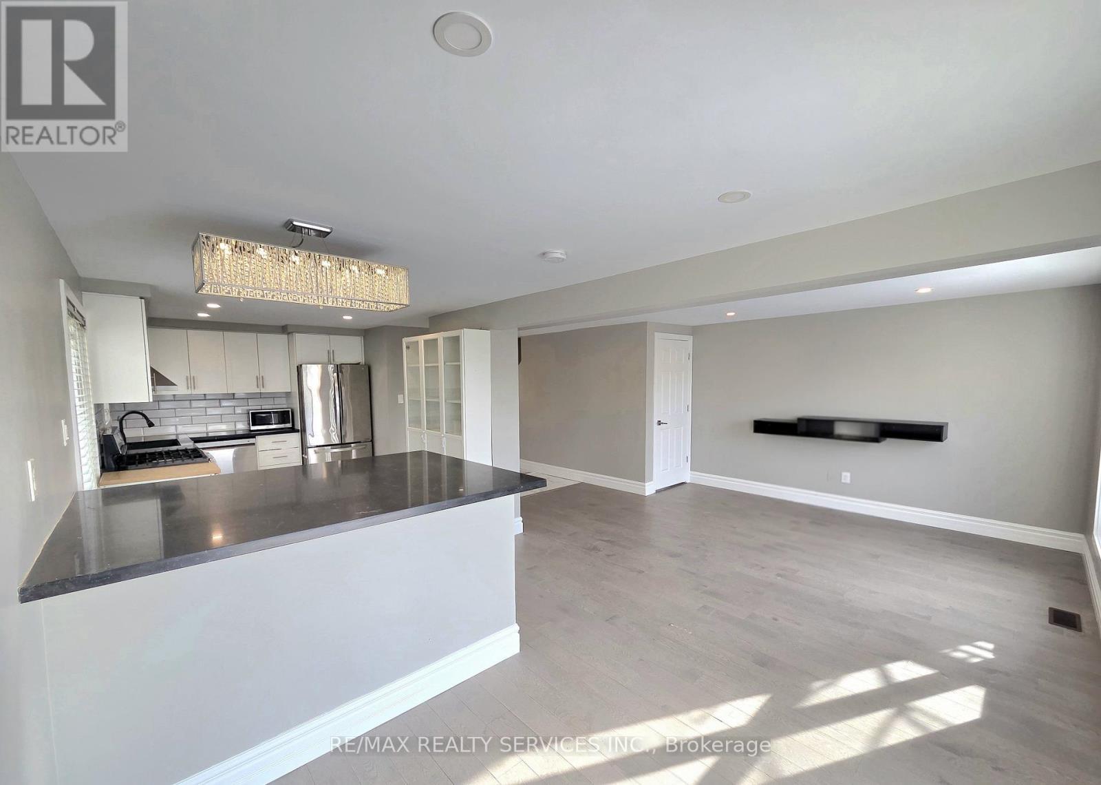 662 Elgin Street N, Cambridge, ON - Indoor Photo Showing Other Room