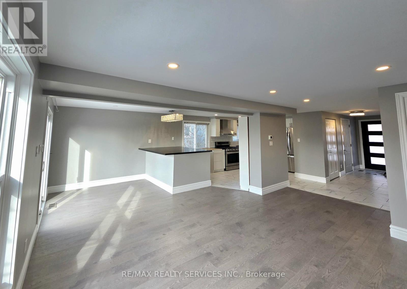 662 Elgin Street N, Cambridge, ON - Indoor Photo Showing Other Room