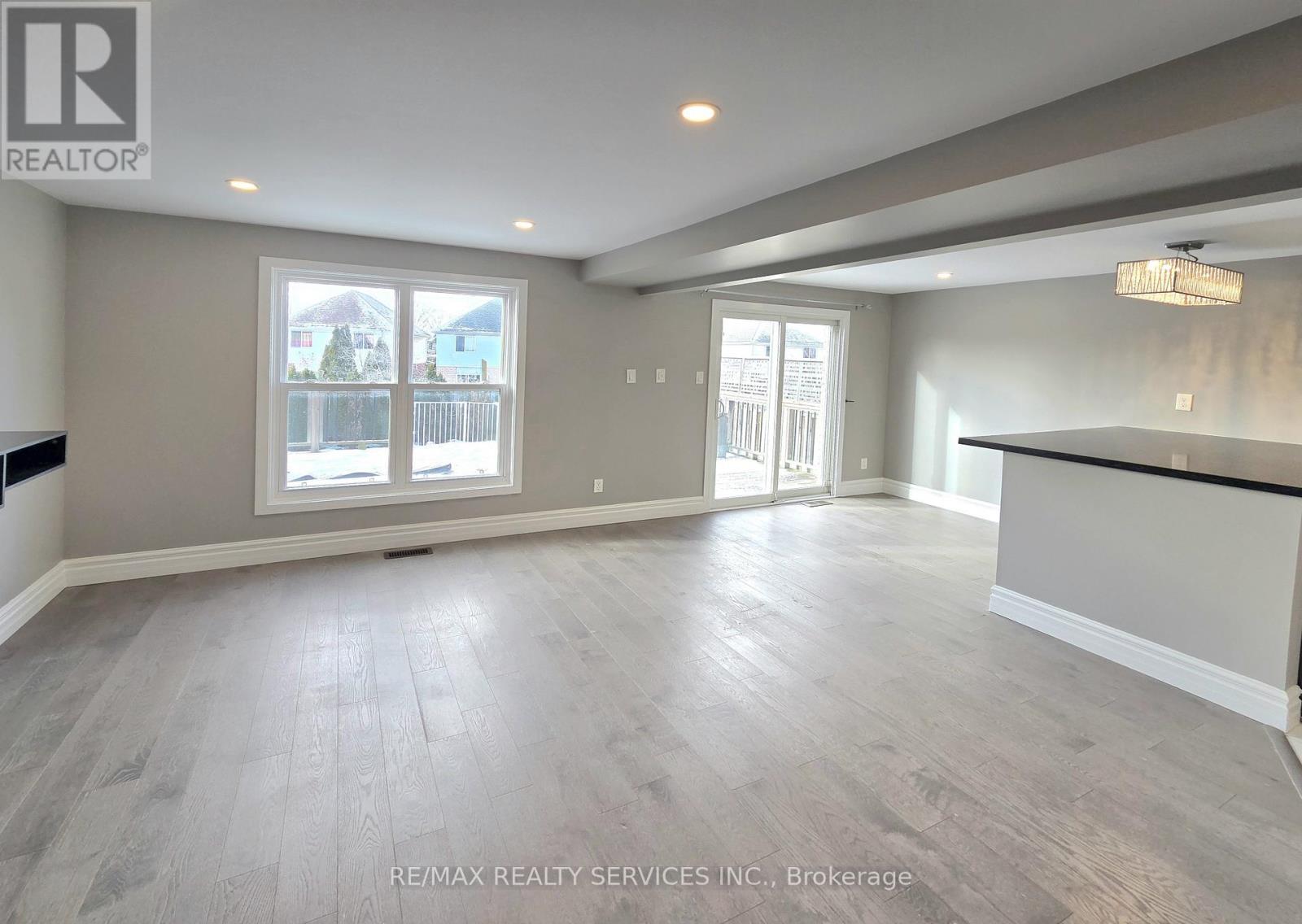 662 Elgin Street N, Cambridge, ON - Indoor Photo Showing Other Room