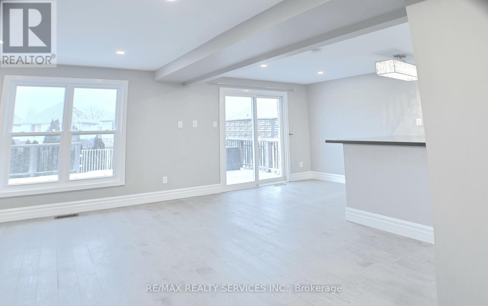 662 Elgin Street N, Cambridge, ON - Indoor Photo Showing Other Room