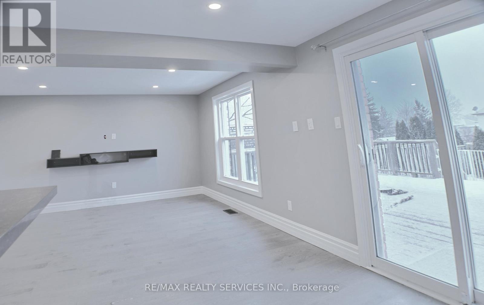 662 Elgin Street N, Cambridge, ON - Indoor Photo Showing Other Room