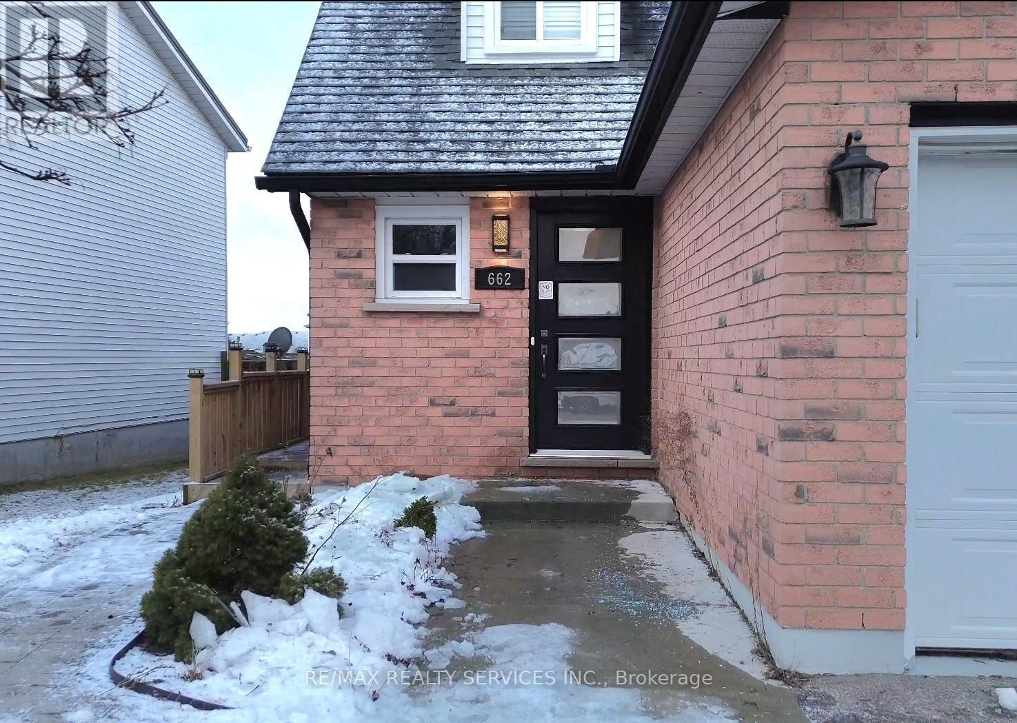 662 Elgin Street N, Cambridge, ON - Outdoor With Exterior
