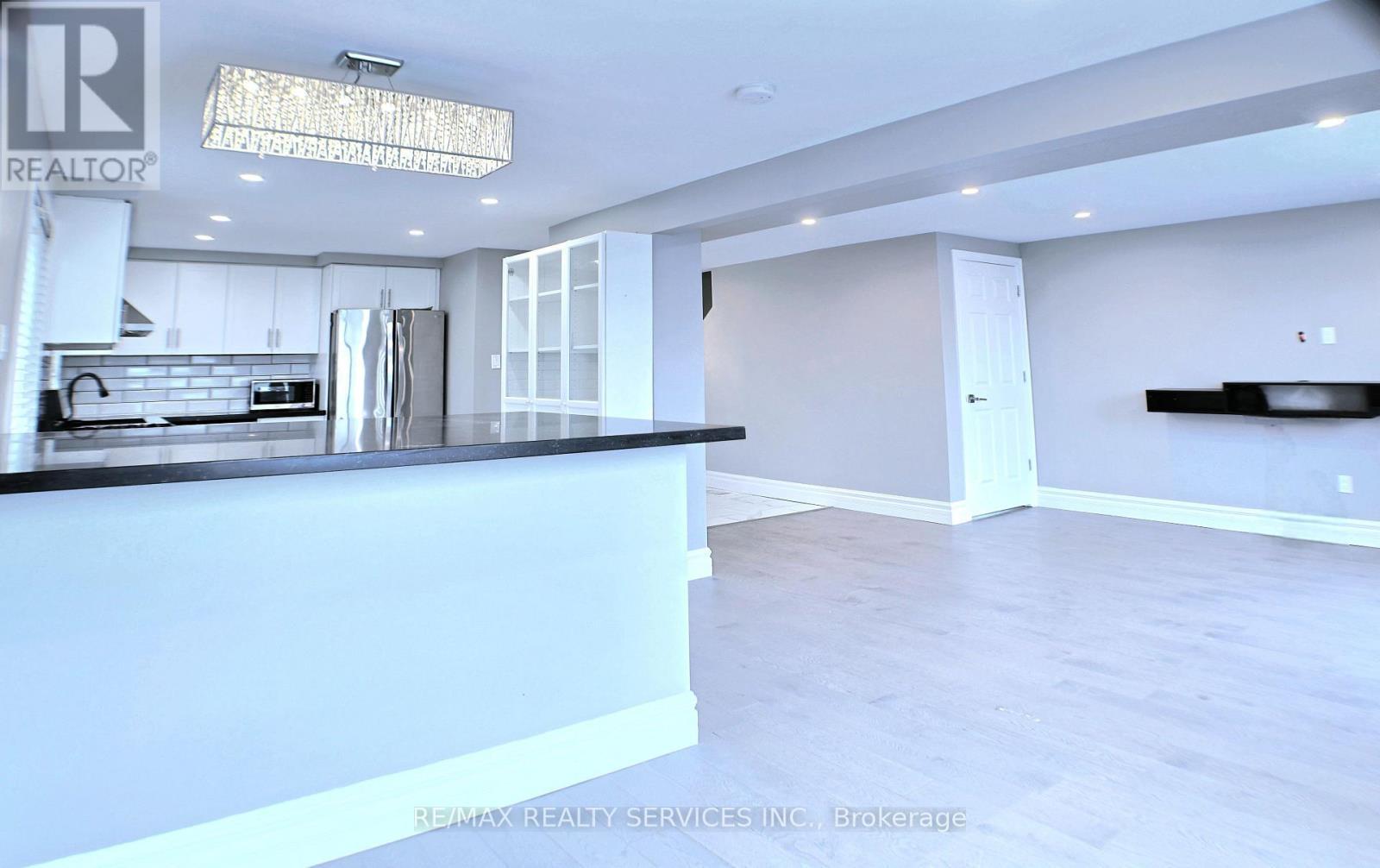 662 Elgin Street N, Cambridge, ON - Indoor