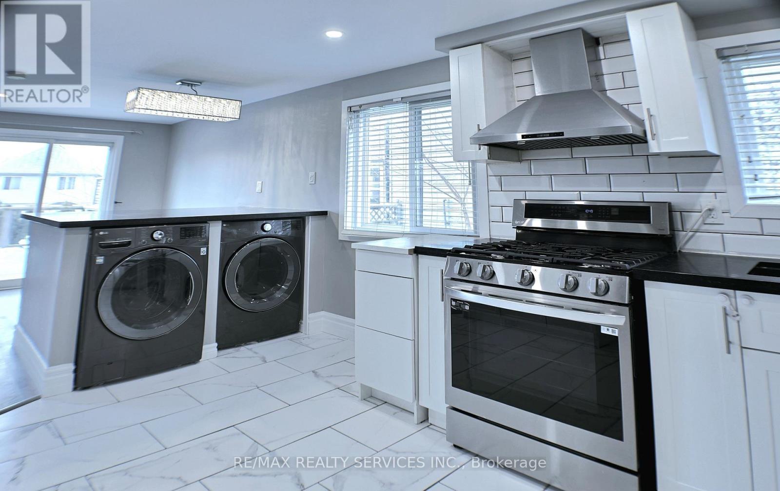 662 Elgin Street N, Cambridge, ON - Indoor Photo Showing Laundry Room