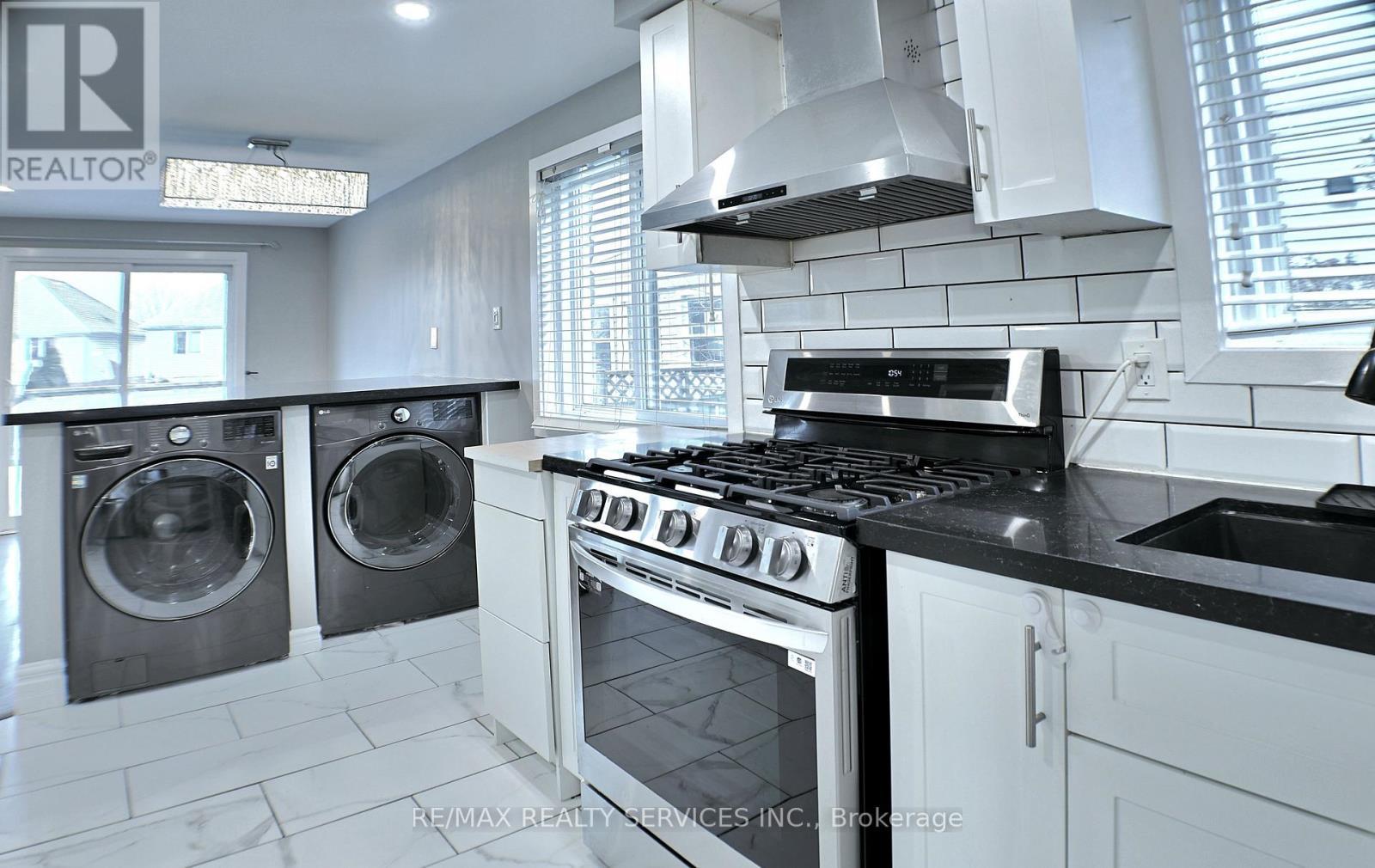 662 Elgin Street N, Cambridge, ON - Indoor Photo Showing Laundry Room