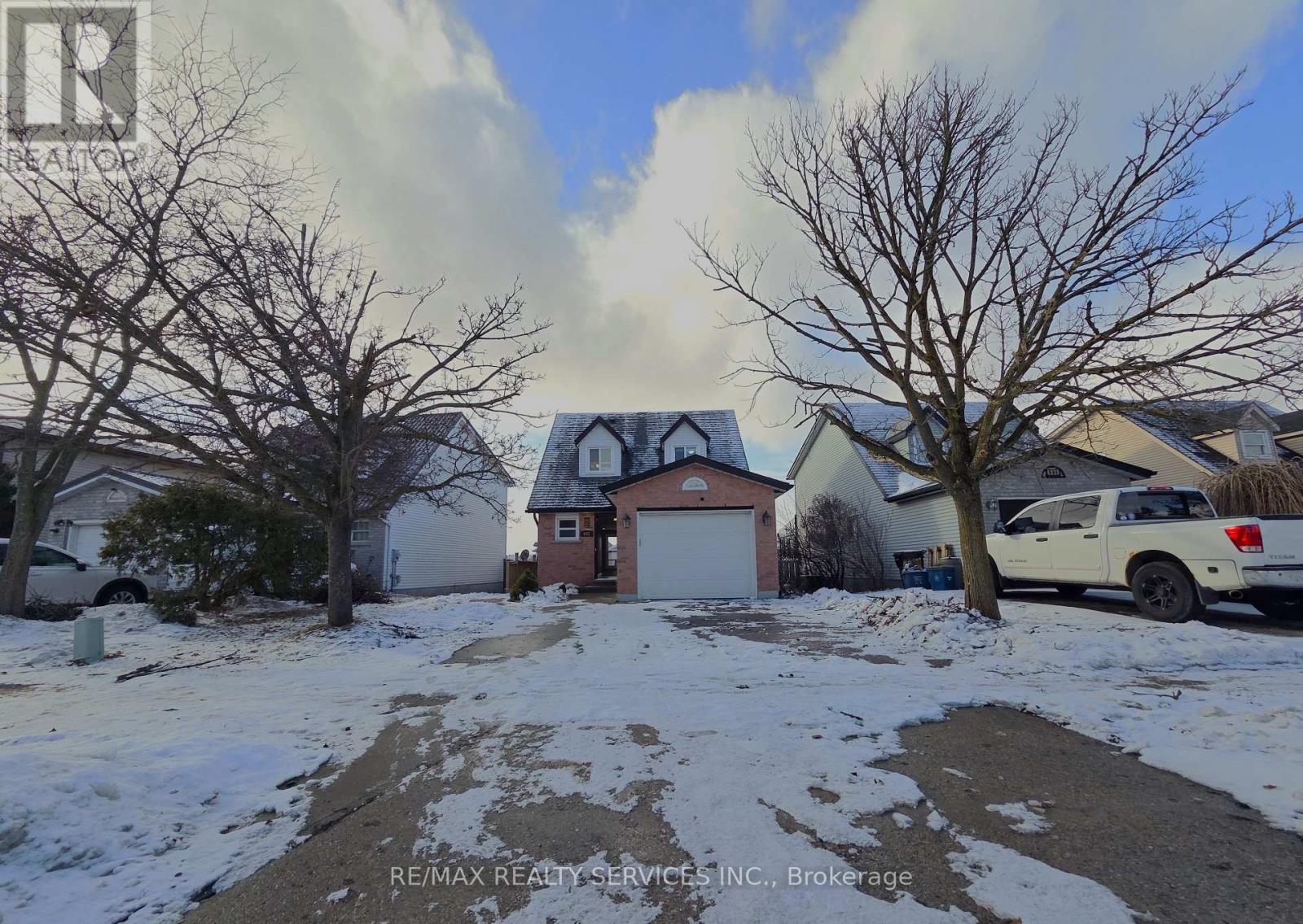 662 Elgin Street N, Cambridge, ON - Outdoor With Facade