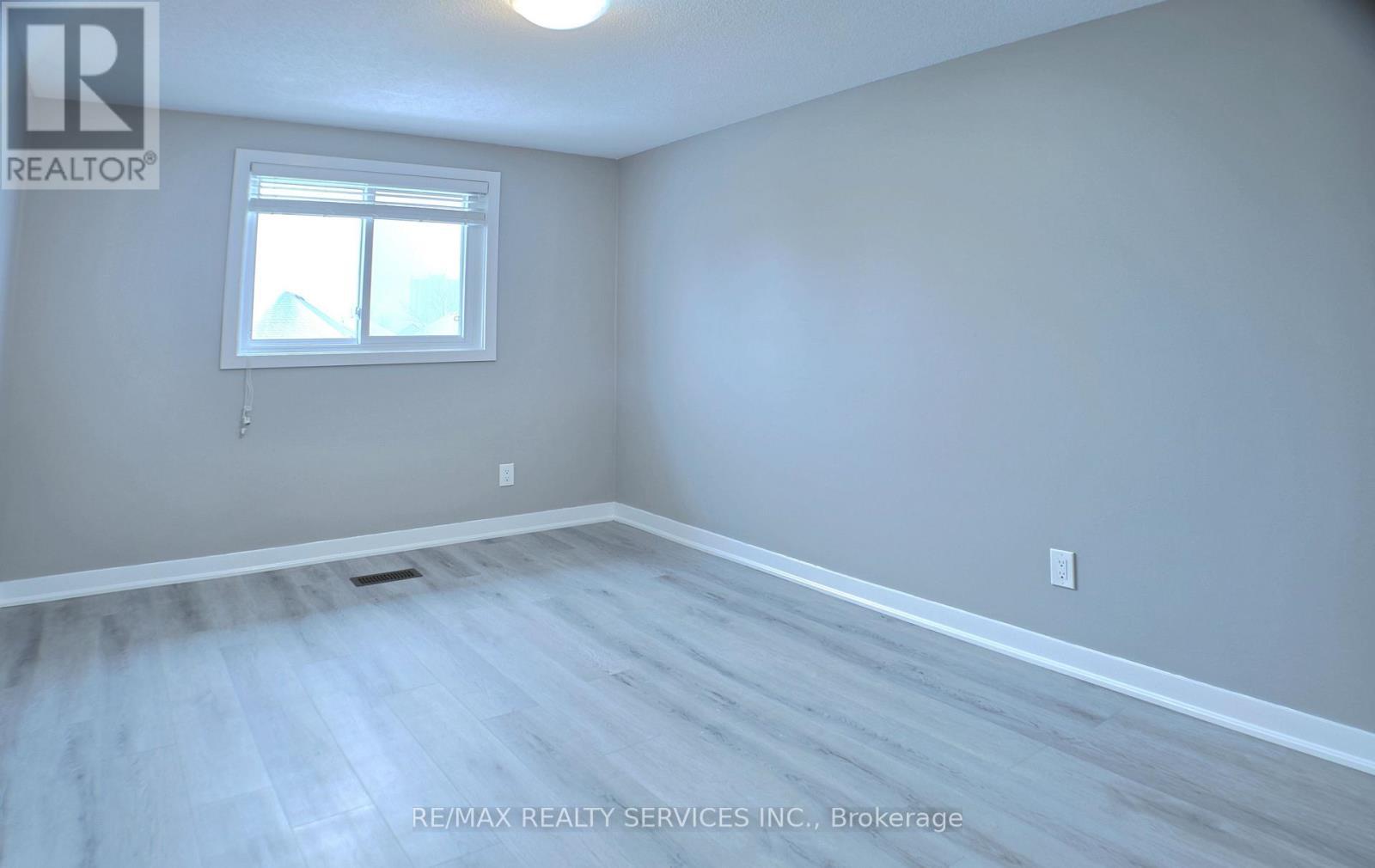 662 Elgin Street N, Cambridge, ON - Indoor Photo Showing Other Room