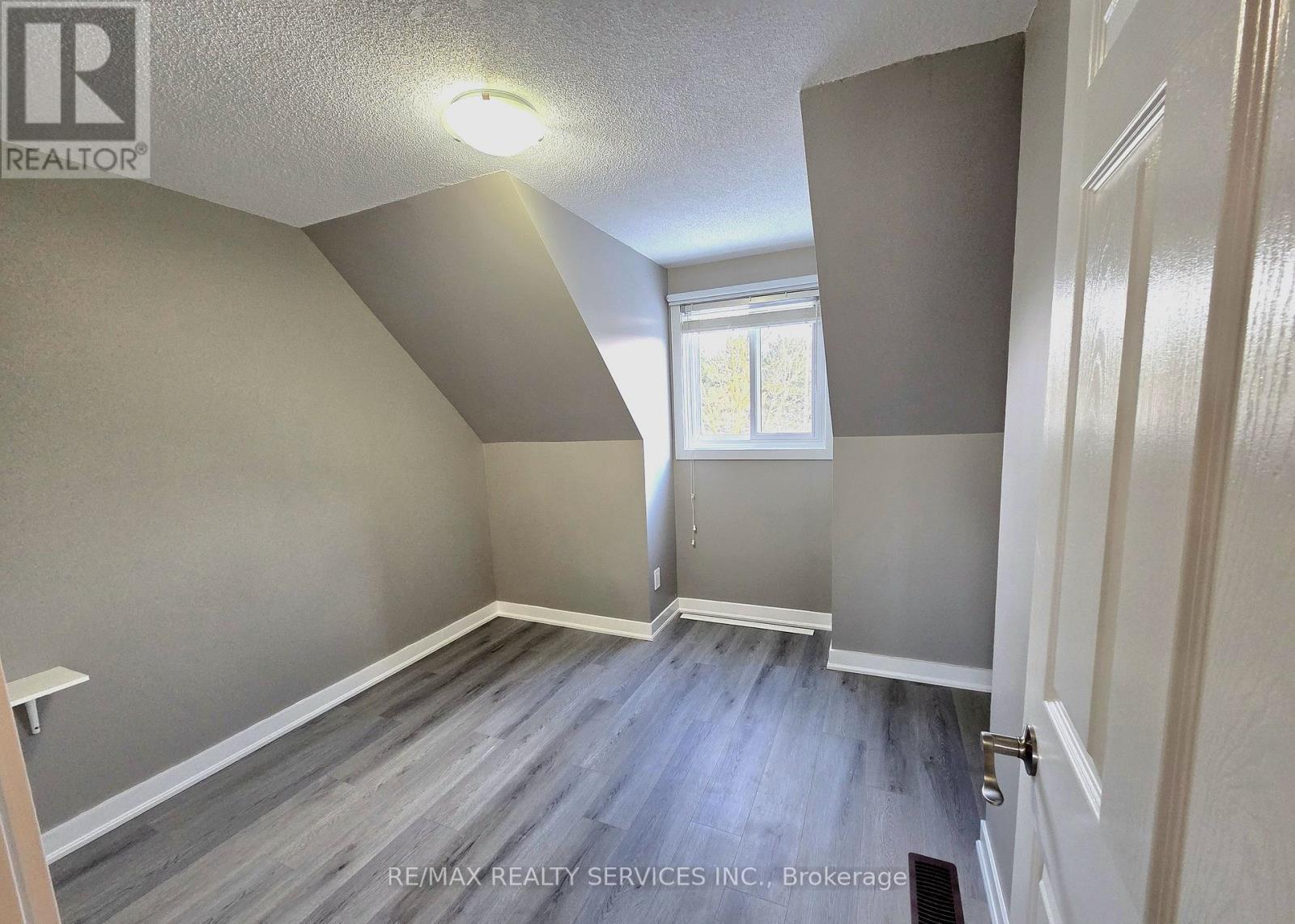 662 Elgin Street N, Cambridge, ON - Indoor Photo Showing Other Room