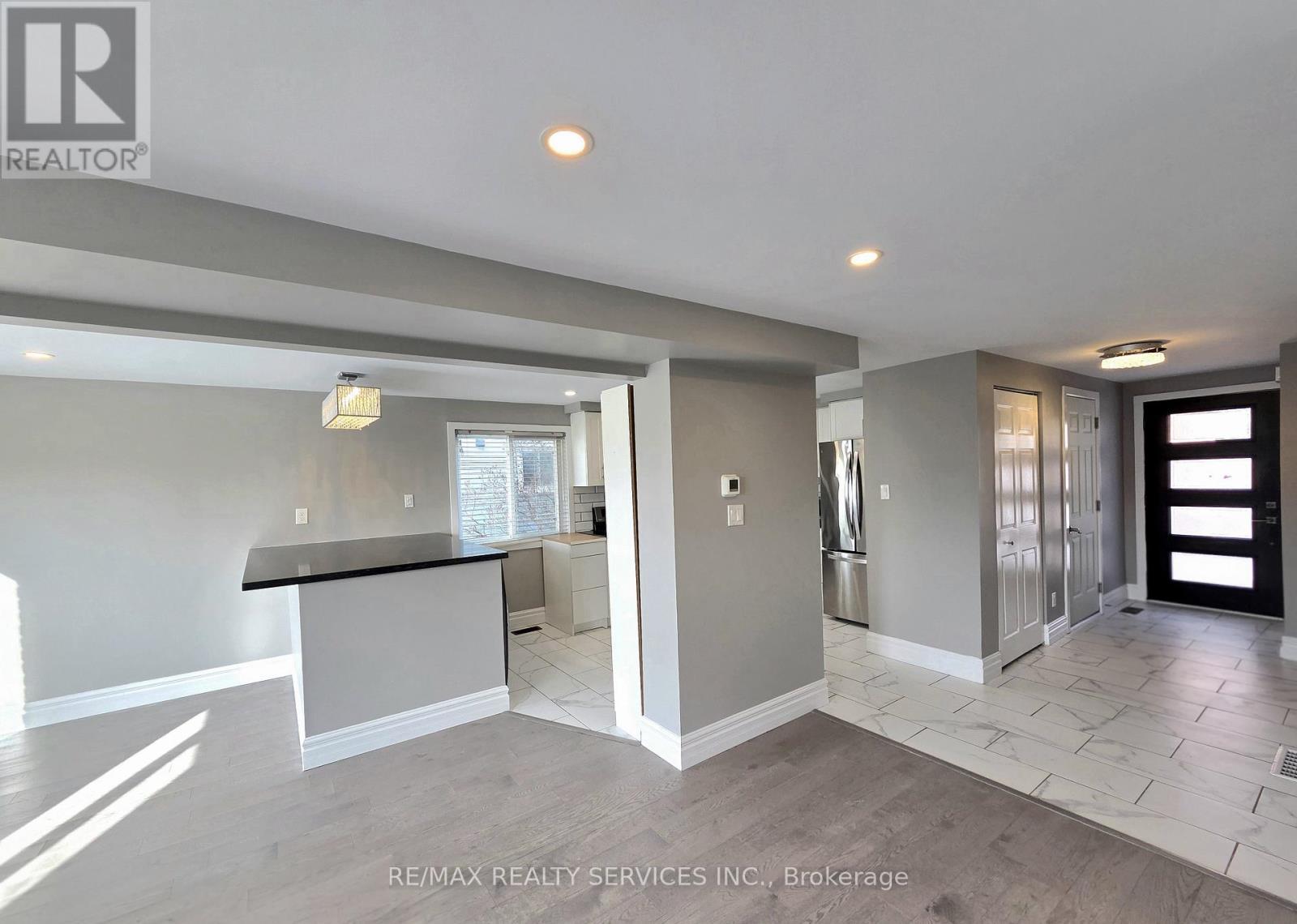 662 Elgin Street N, Cambridge, ON - Indoor Photo Showing Other Room