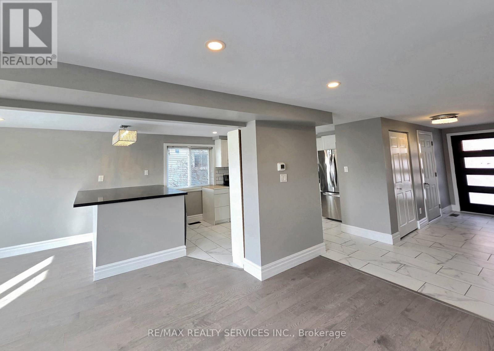 662 Elgin Street N, Cambridge, ON - Indoor Photo Showing Other Room