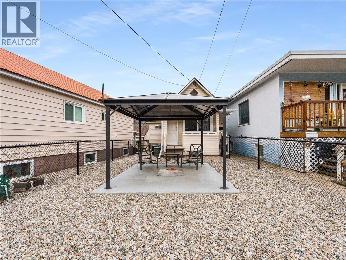 1911 Second Avenue, Trail, BC - Outdoor With Deck Patio Veranda