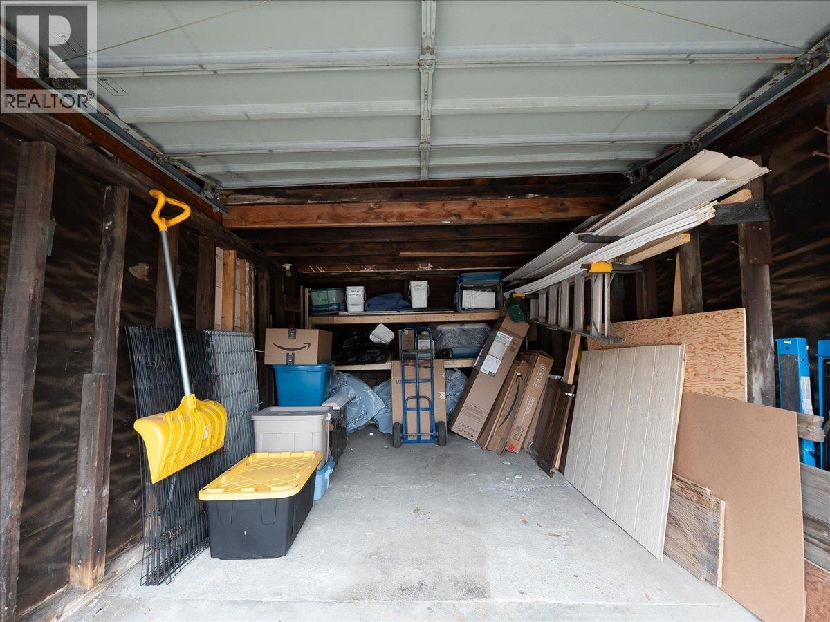 1911 Second Avenue, Trail, BC - Indoor Photo Showing Garage