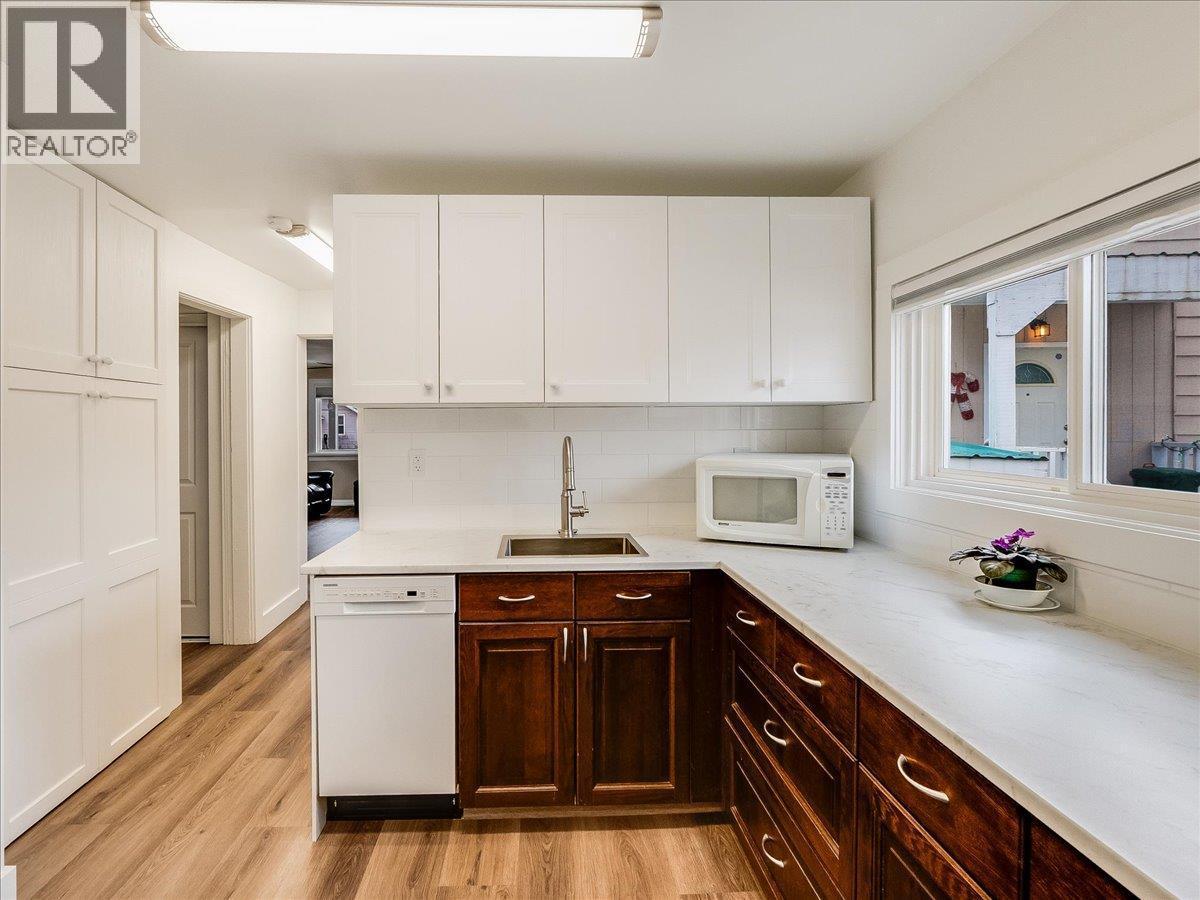 1911 Second Avenue, Trail, BC - Indoor Photo Showing Kitchen