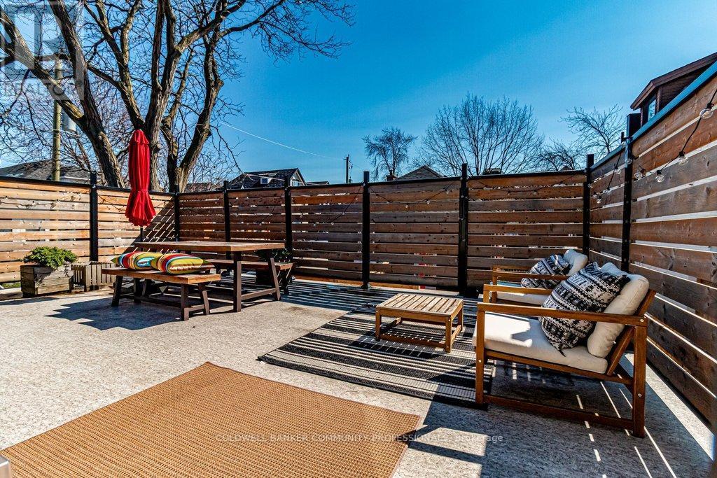 Lower and upper deck, for when you want to stay in - 14 Reginald Street, Hamilton, ON - Outdoor