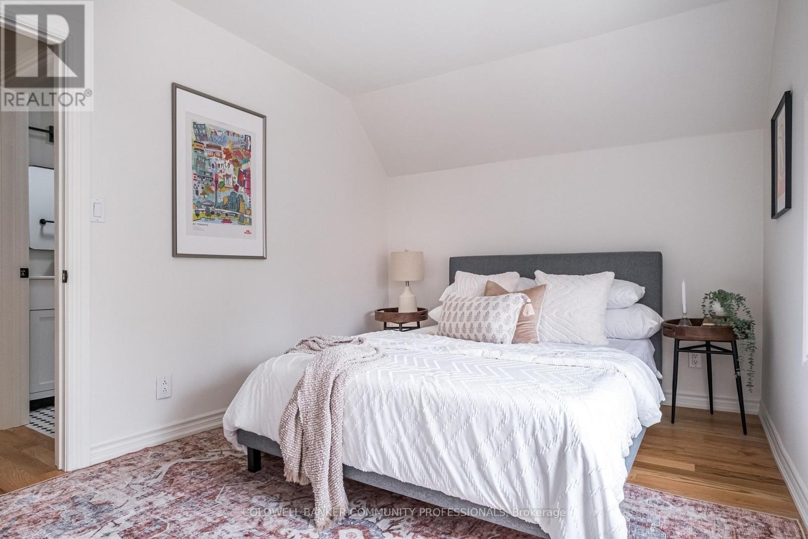 14 Reginald Street, Hamilton, ON - Indoor Photo Showing Bedroom