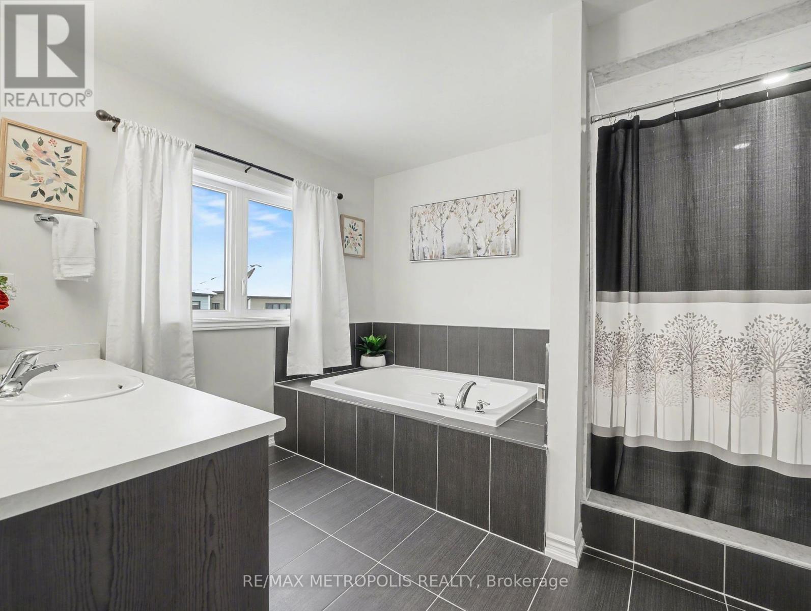 9 Frontier Drive, Thorold, ON - Indoor Photo Showing Bathroom