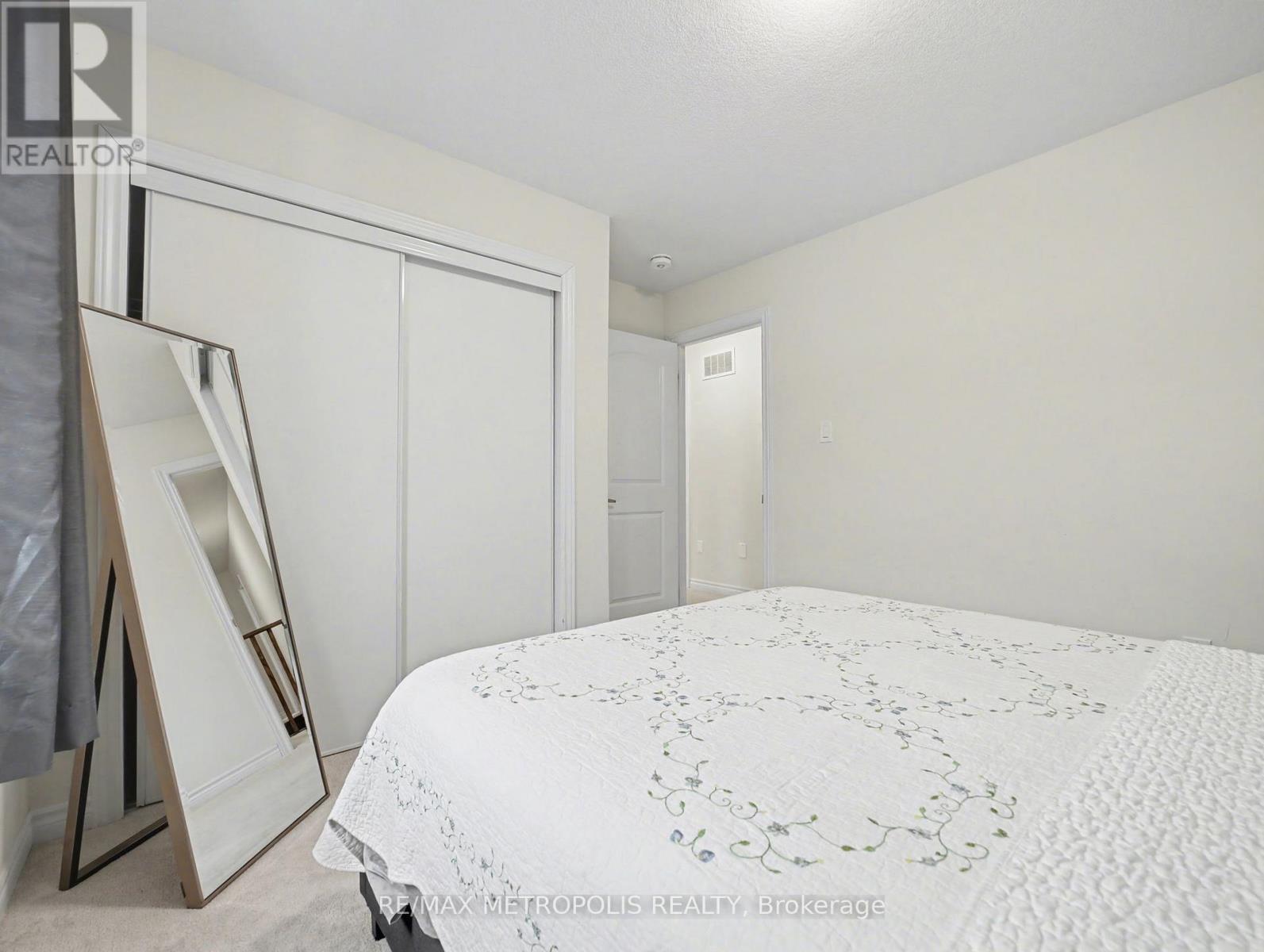 9 Frontier Drive, Thorold, ON - Indoor Photo Showing Bedroom