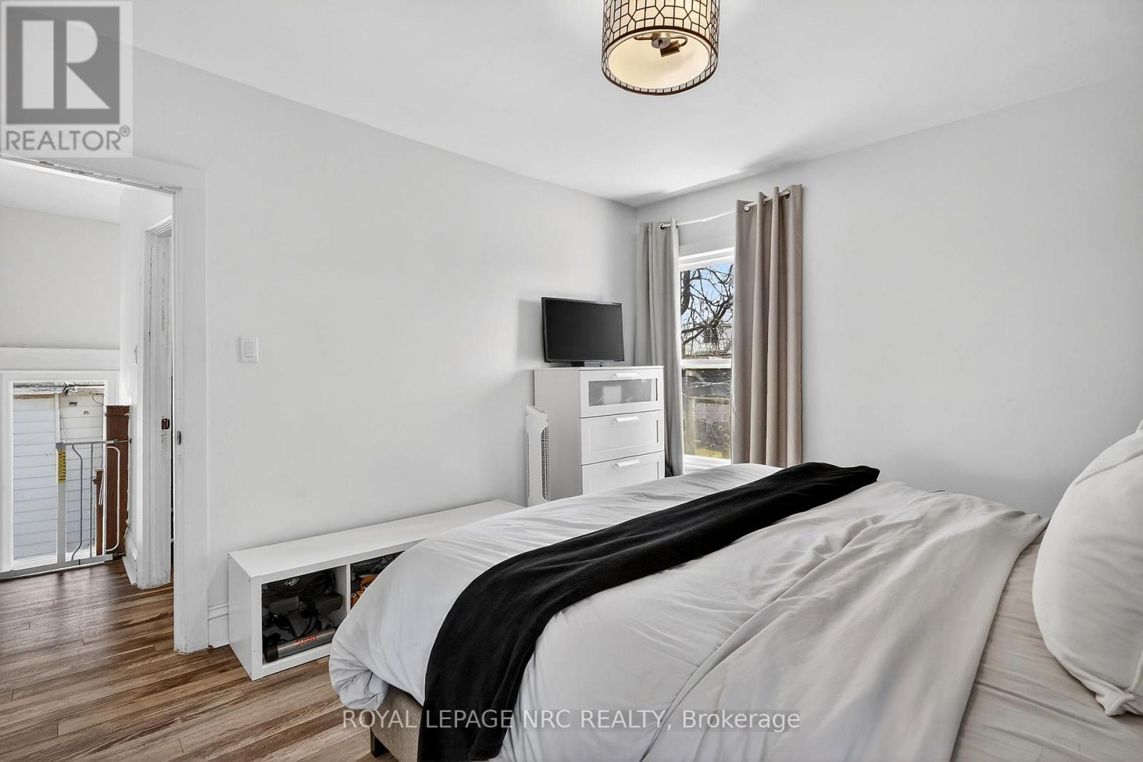 84 State Street, Welland (Welland Downtown), ON - Indoor Photo Showing Bedroom
