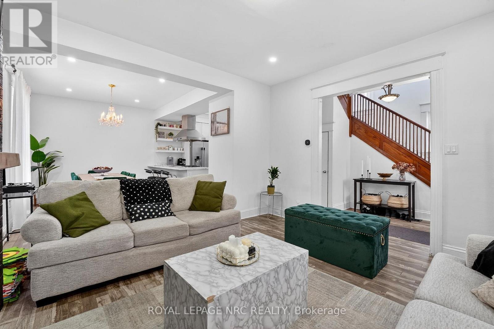 84 State Street, Welland (Welland Downtown), ON - Indoor Photo Showing Living Room