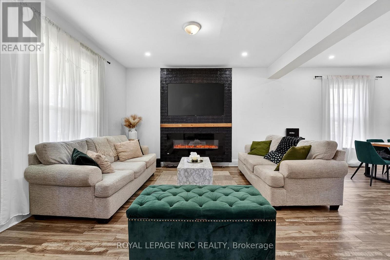 84 State Street, Welland (Welland Downtown), ON - Indoor Photo Showing Living Room With Fireplace