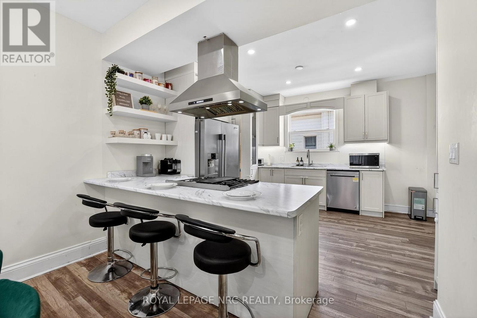 84 State Street, Welland (Welland Downtown), ON - Indoor Photo Showing Kitchen With Upgraded Kitchen