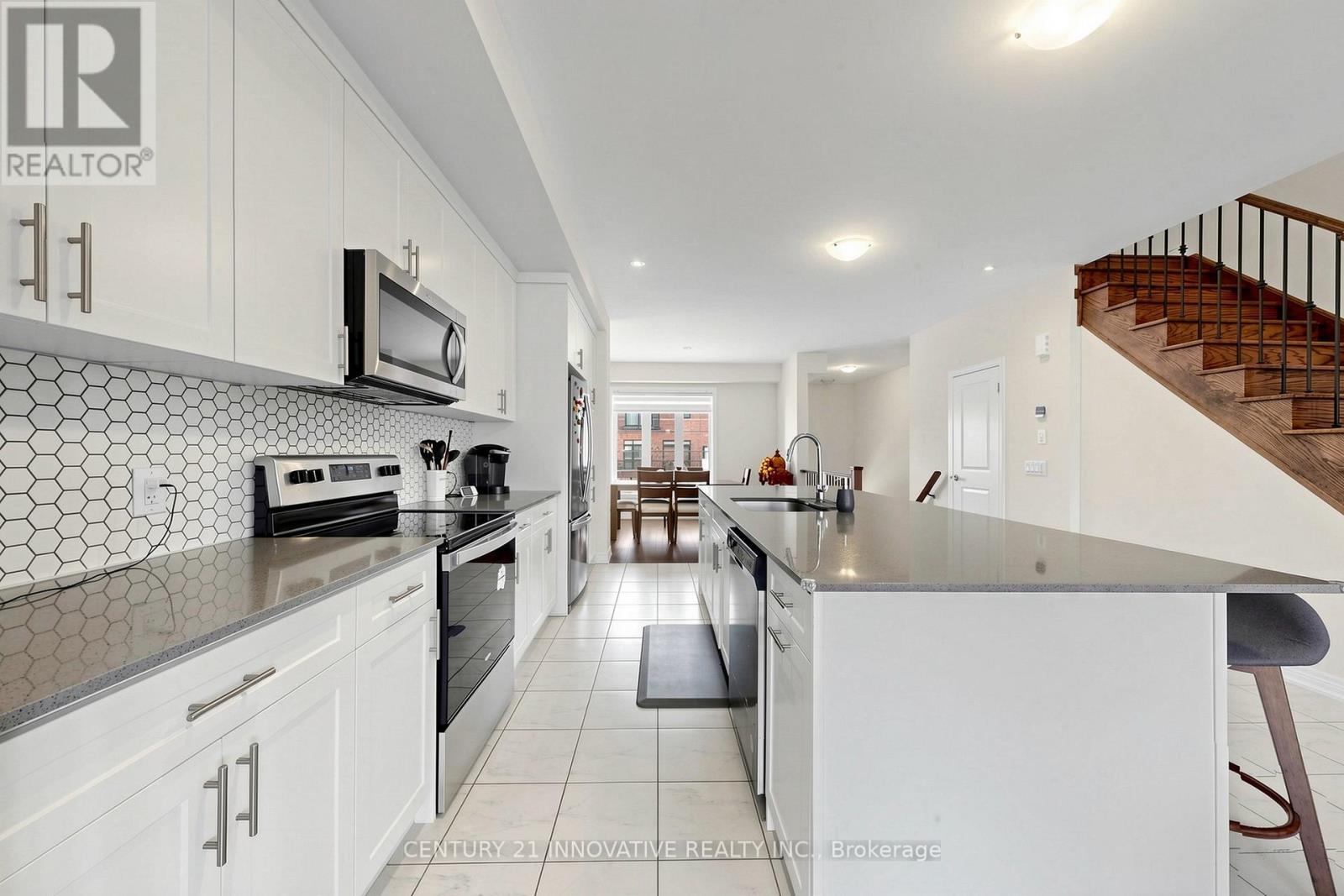 24 Icemaker Way, Whitby, ON - Indoor Photo Showing Kitchen With Upgraded Kitchen