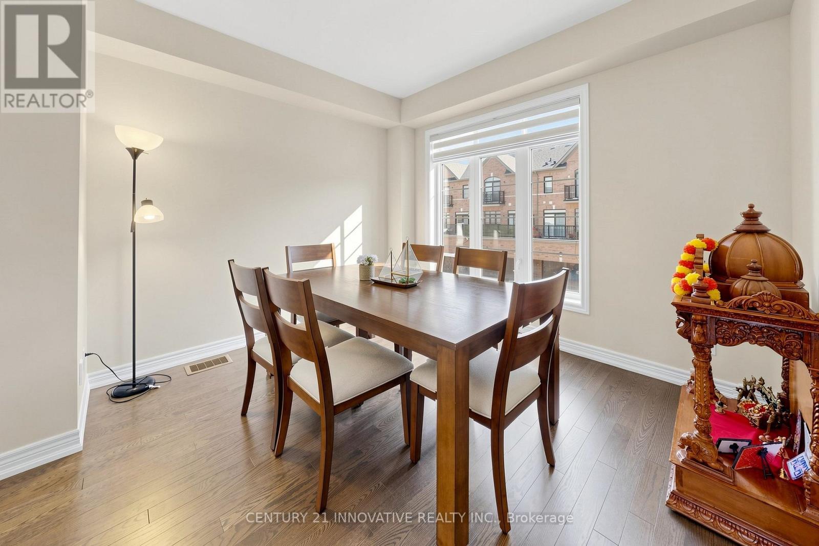 24 Icemaker Way, Whitby, ON - Indoor Photo Showing Dining Room