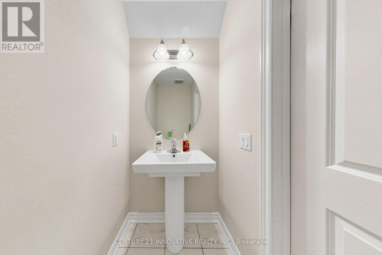 24 Icemaker Way, Whitby, ON - Indoor Photo Showing Other Room