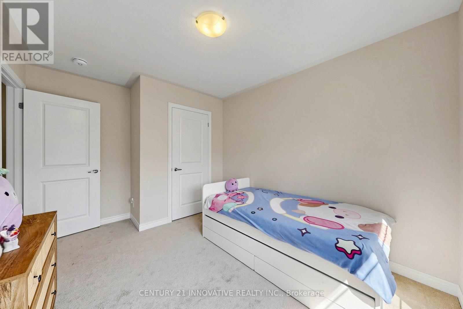 24 Icemaker Way, Whitby, ON - Indoor Photo Showing Bedroom