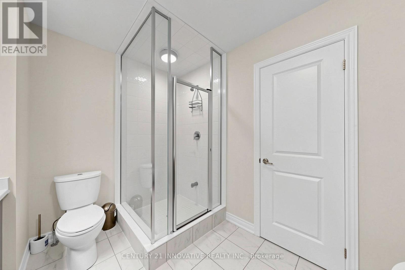 24 Icemaker Way, Whitby, ON - Indoor Photo Showing Bathroom
