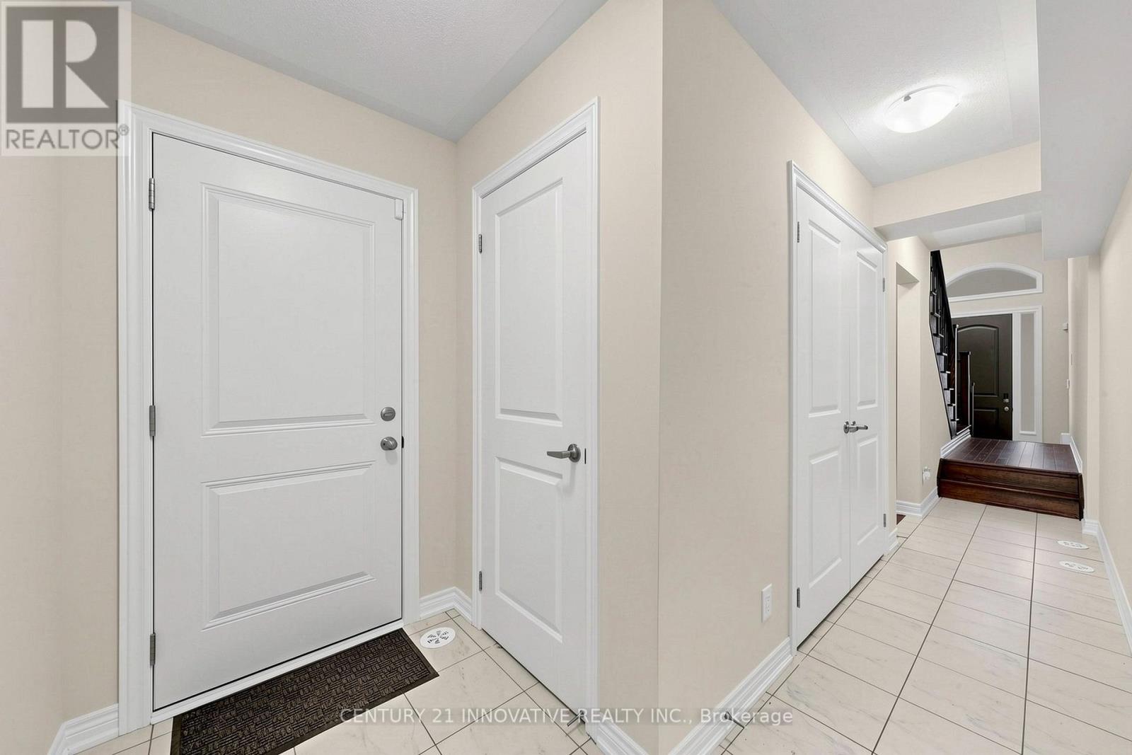 24 Icemaker Way, Whitby, ON - Indoor Photo Showing Other Room