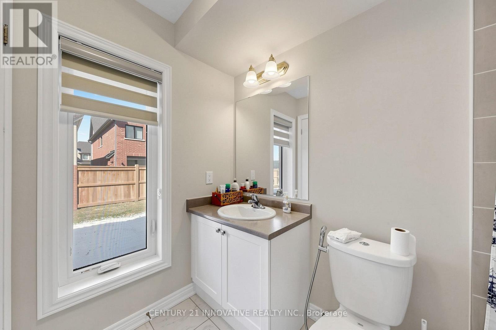 24 Icemaker Way, Whitby, ON - Indoor Photo Showing Bathroom