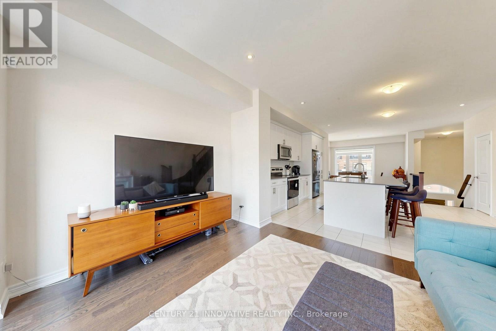24 Icemaker Way, Whitby, ON - Indoor Photo Showing Living Room