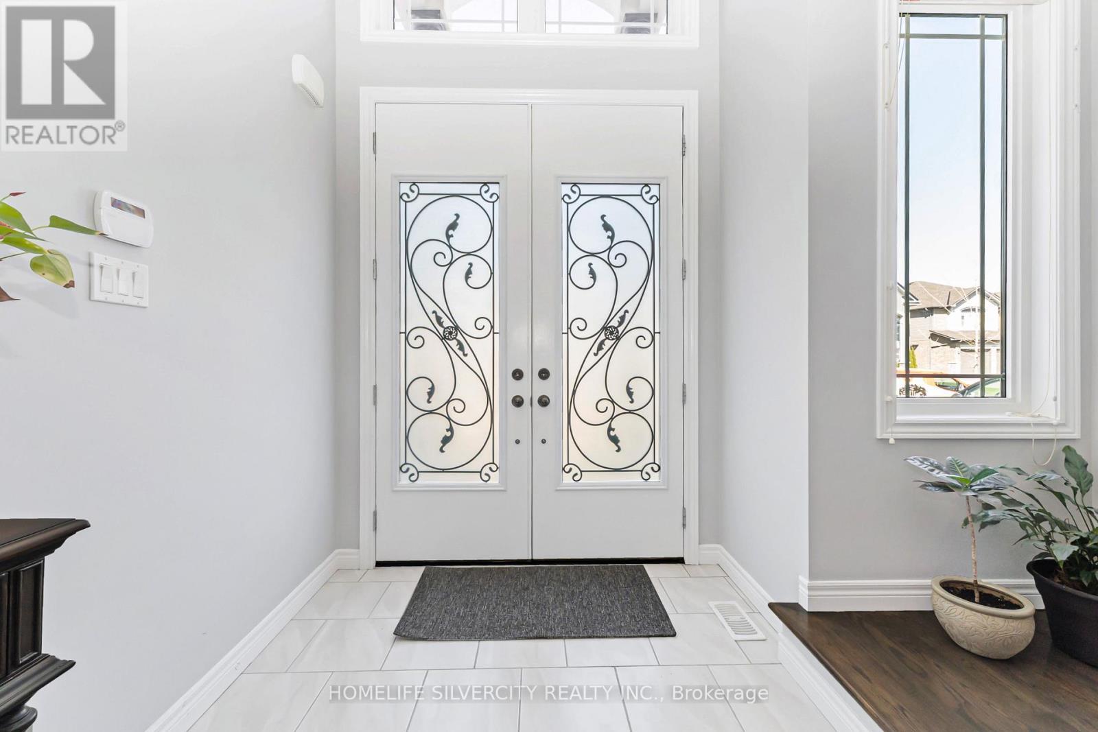 153 Medici Lane, Hamilton, ON - Indoor Photo Showing Other Room