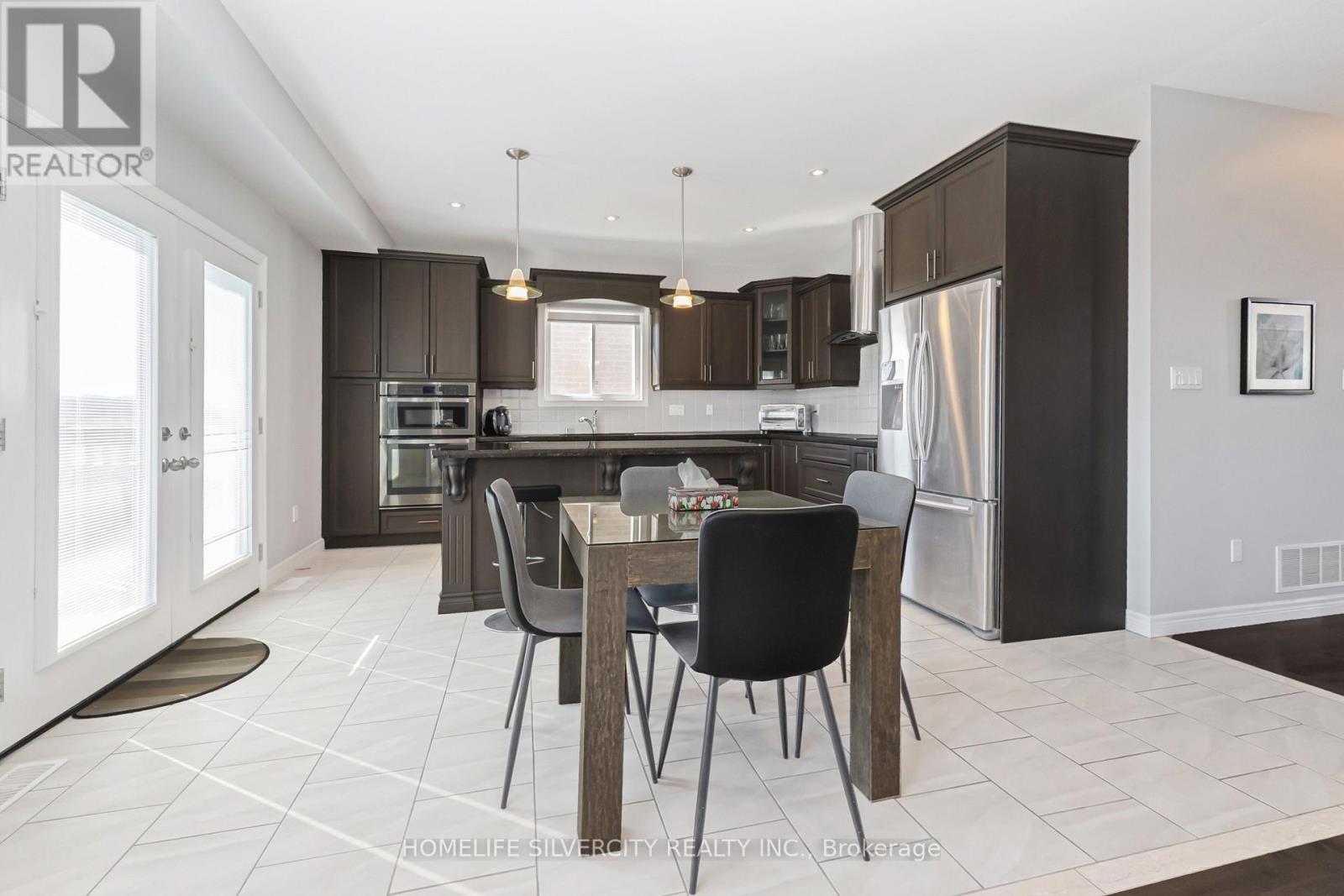 153 Medici Lane, Hamilton, ON - Indoor