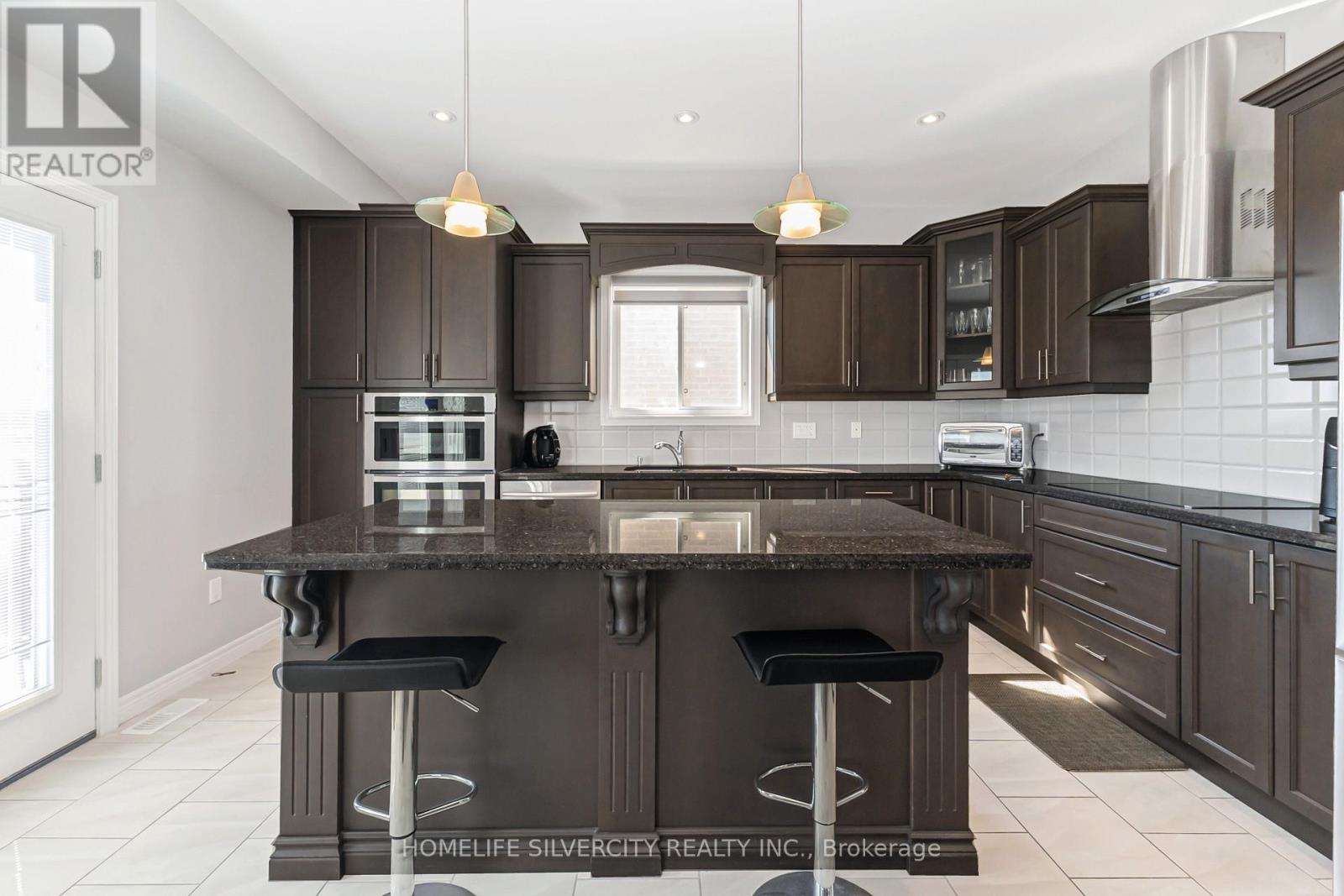 153 Medici Lane, Hamilton, ON - Indoor Photo Showing Kitchen With Upgraded Kitchen