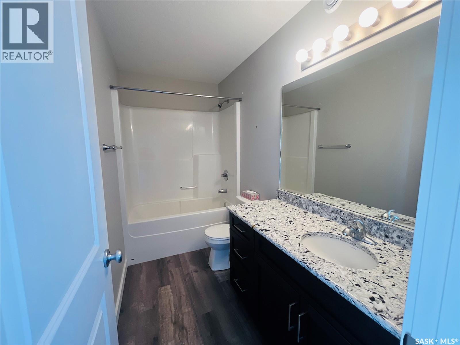 503 Douglas Drive, Swift Current, SK - Indoor Photo Showing Bathroom