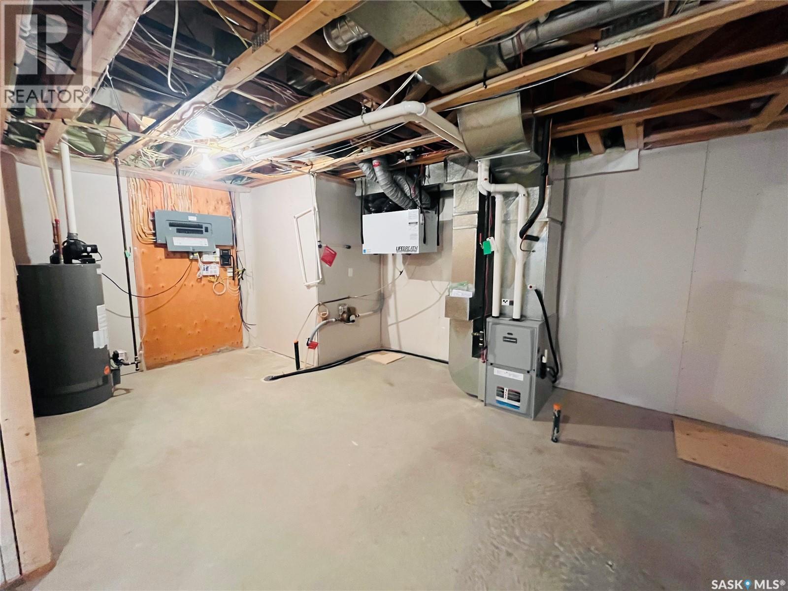 503 Douglas Drive, Swift Current, SK - Indoor Photo Showing Basement