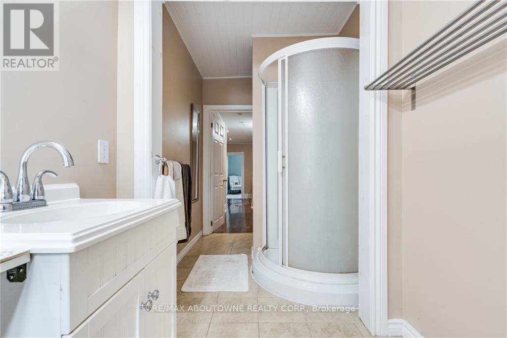 100 Grant Avenue, Hamilton, ON - Indoor