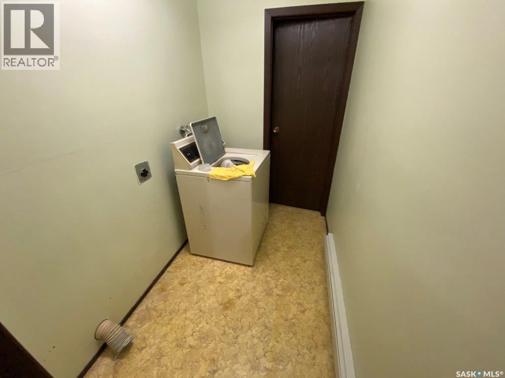 130 Anson Street, Air Ronge, SK - Indoor Photo Showing Laundry Room