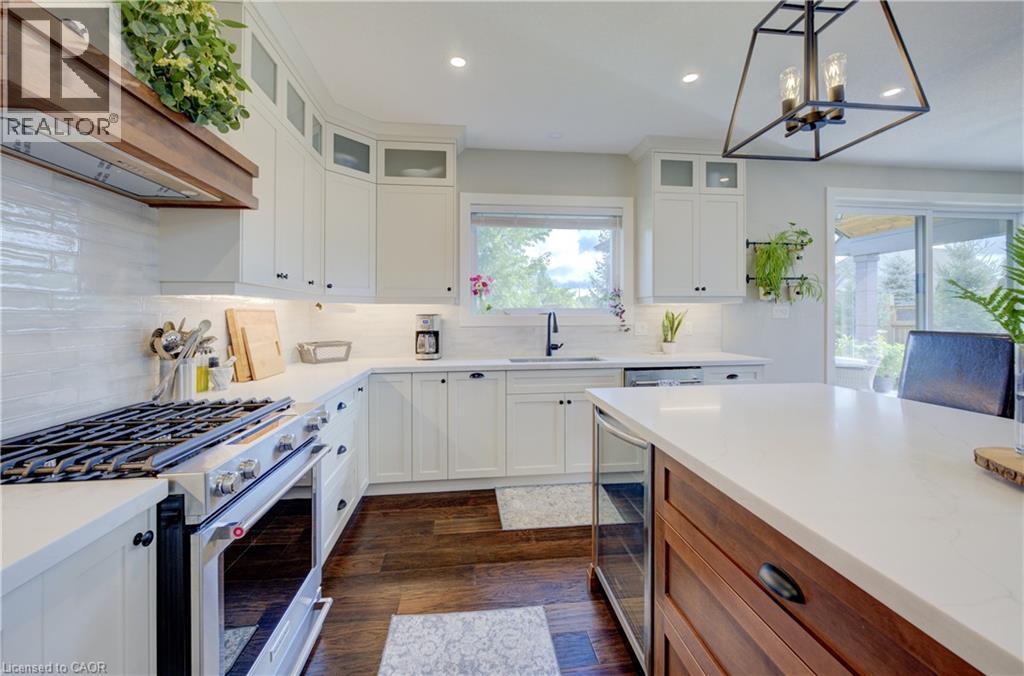 58 Carriage Crossing, Drayton, ON - Indoor Photo Showing Kitchen With Upgraded Kitchen