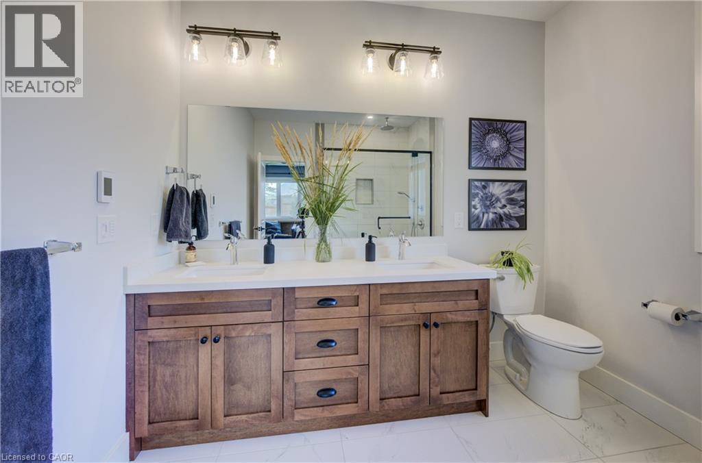 58 Carriage Crossing, Drayton, ON - Indoor Photo Showing Bathroom