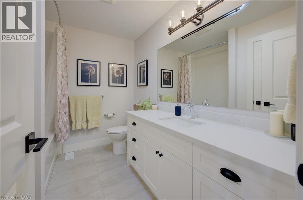 58 Carriage Crossing, Drayton, ON - Indoor Photo Showing Bathroom