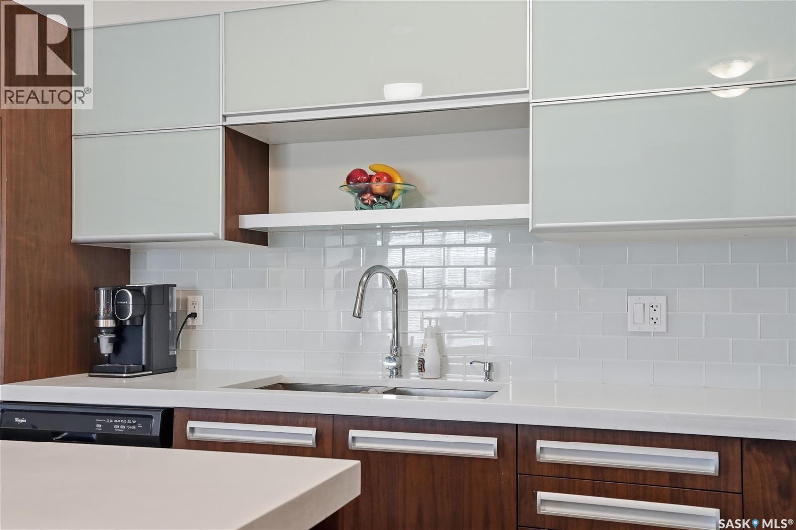 1612 1015 Patrick Crescent, Saskatoon, SK - Indoor Photo Showing Kitchen With Double Sink With Upgraded Kitchen