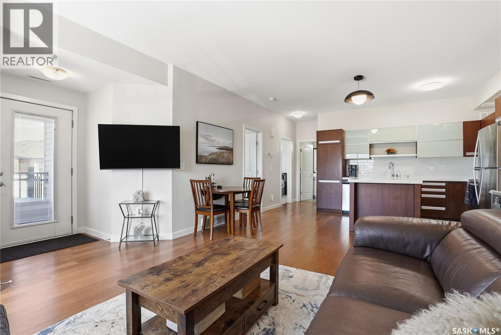 1612 1015 Patrick Crescent, Saskatoon, SK - Indoor Photo Showing Living Room