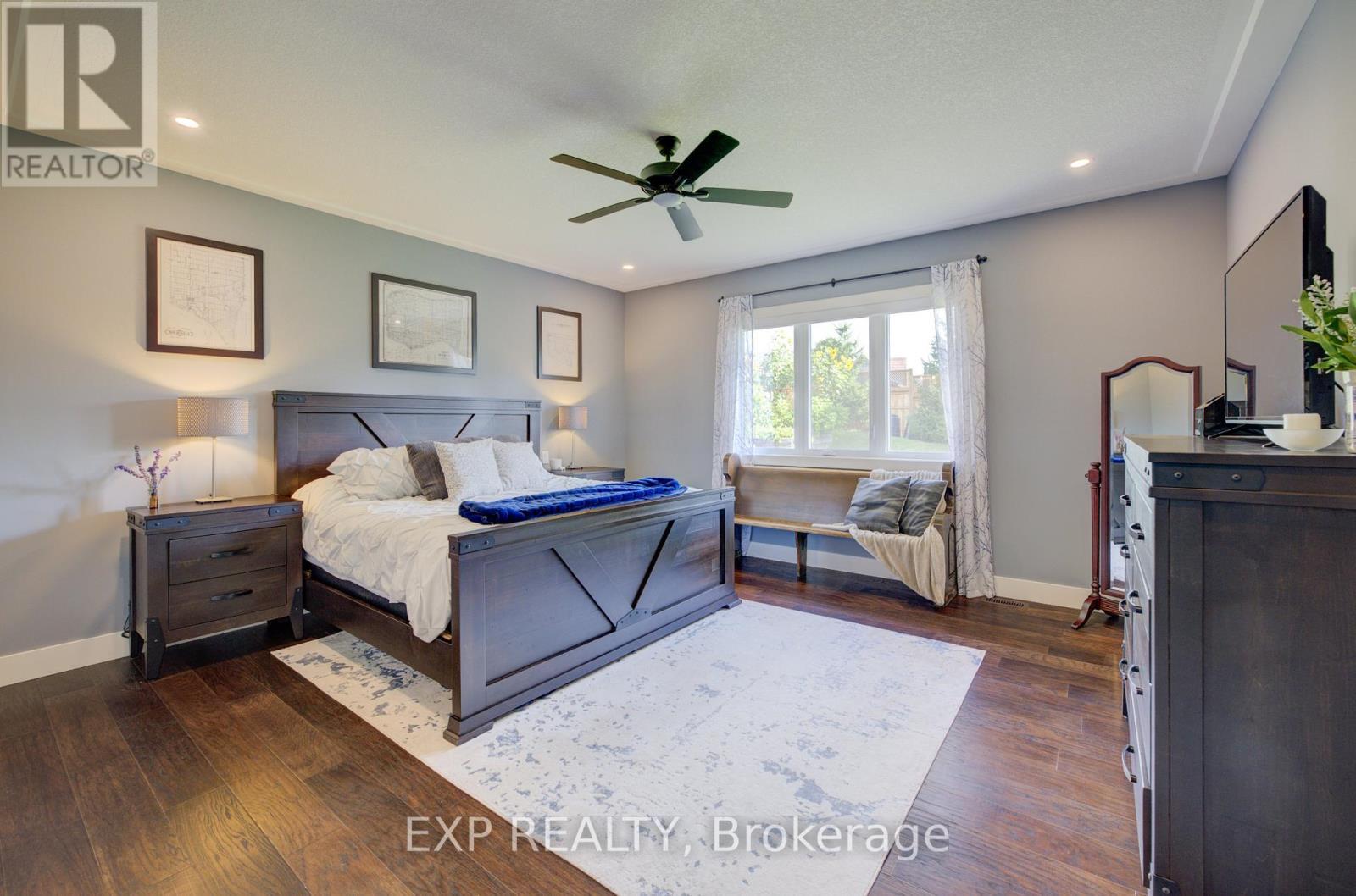 58 Carriage Crossing, Mapleton, ON - Indoor Photo Showing Bedroom