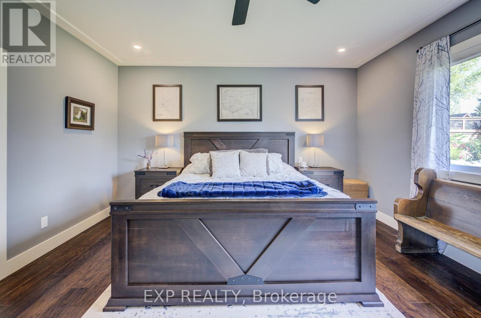 58 Carriage Crossing, Mapleton, ON - Indoor Photo Showing Bedroom