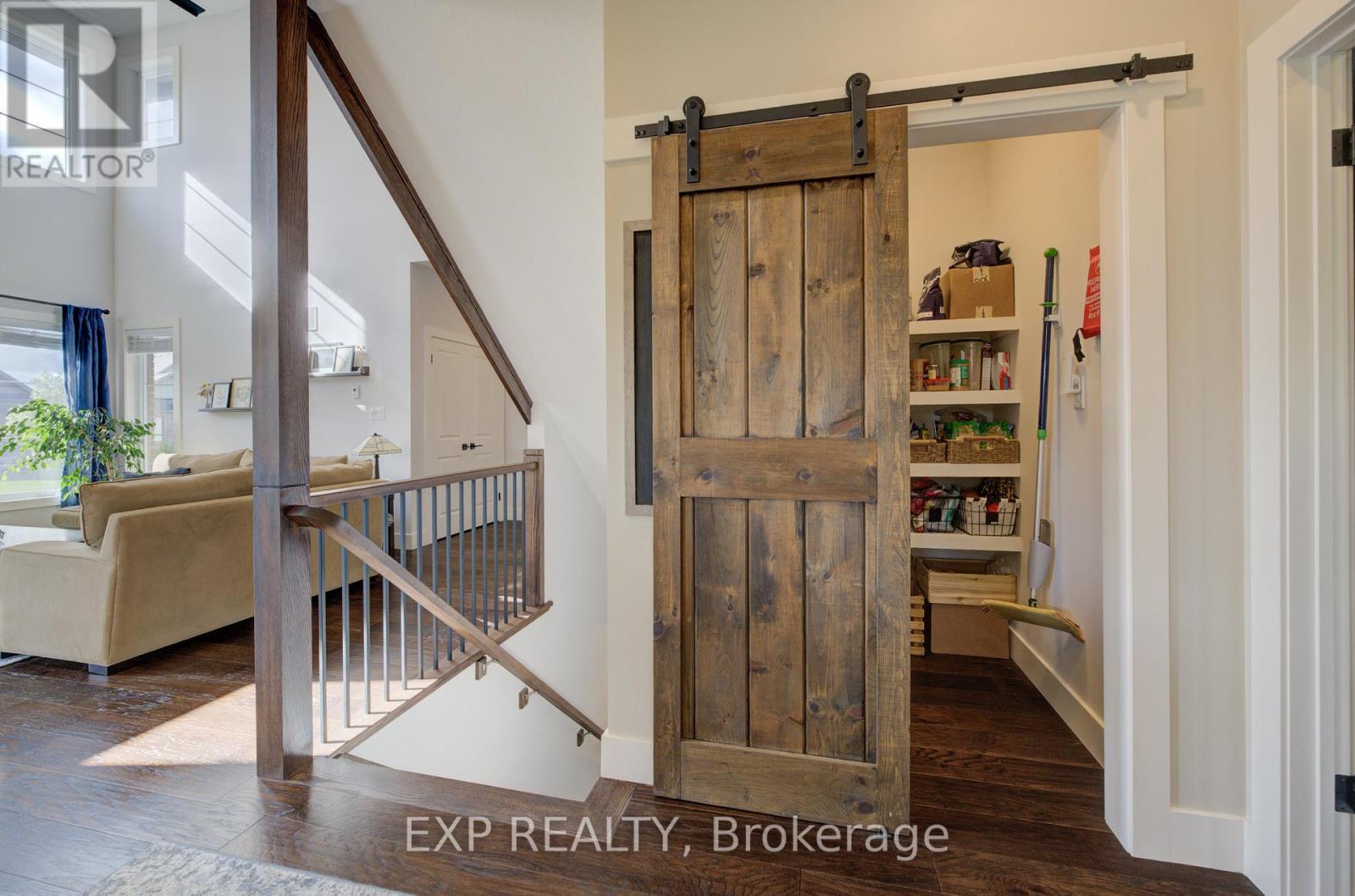 58 Carriage Crossing, Mapleton, ON - Indoor Photo Showing Other Room